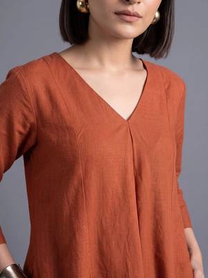 women regular kurta with trousers 7