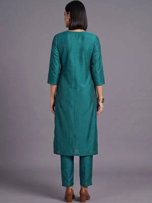 women ethnic motifs embroidered regular sequinned kurta with trousers & with dupatta 4