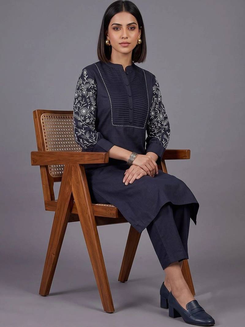 women floral embroidered regular thread work kurta with trousers