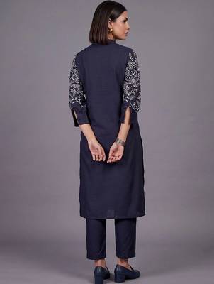 women floral embroidered regular thread work kurta with trousers 6