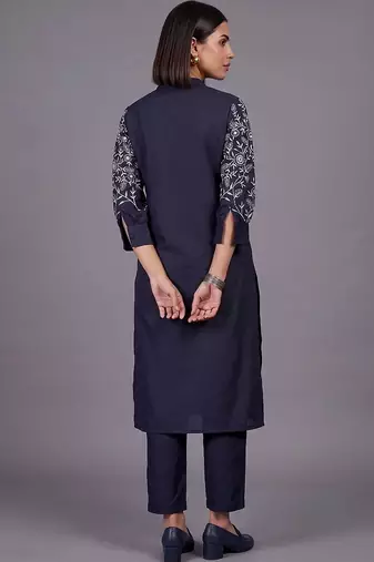 women floral embroidered regular thread work kurta with trousers