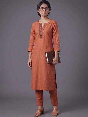 women ethnic motifs embroidered regular thread work kurta with trousers 1