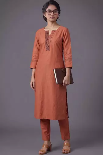 women ethnic motifs embroidered regular thread work kurta with trousers