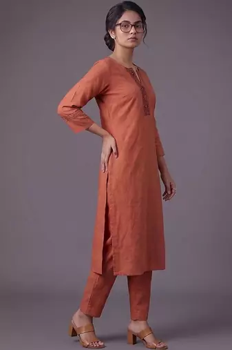women ethnic motifs embroidered regular thread work kurta with trousers