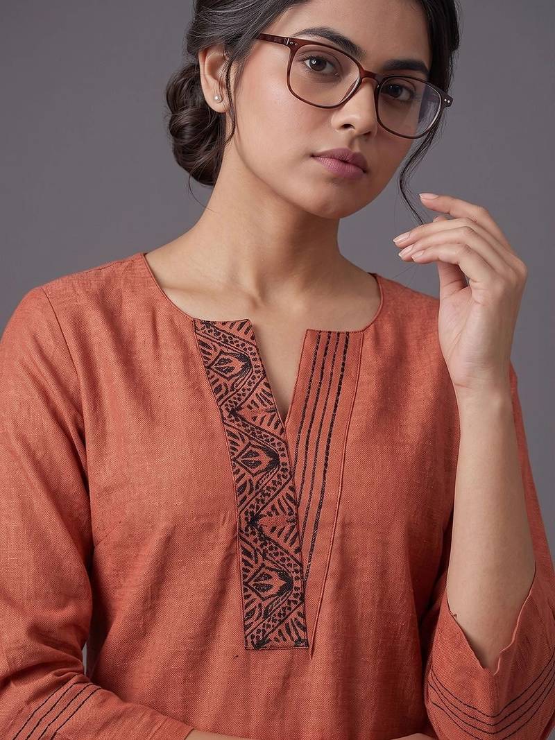 women ethnic motifs embroidered regular thread work kurta with trousers