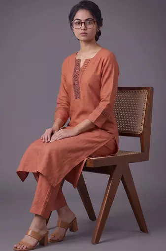 women ethnic motifs embroidered regular thread work kurta with trousers