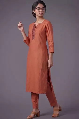 women ethnic motifs embroidered regular thread work kurta with trousers