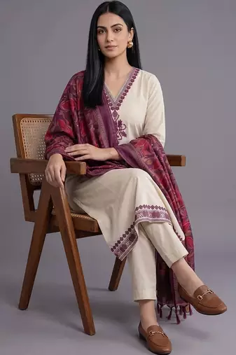 women ethnic motifs embroidered regular thread work kurta with trousers & with dupatta