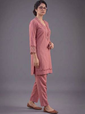 women ethnic motifs embroidered regular thread work kurta with trousers 6