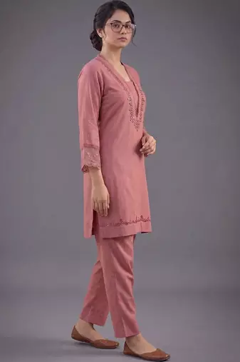 women ethnic motifs embroidered regular thread work kurta with trousers