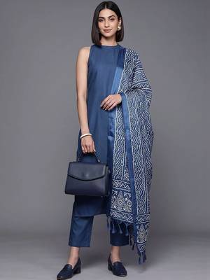women ethnic motifs regular cotton kurta with trousers & with dupatta 1