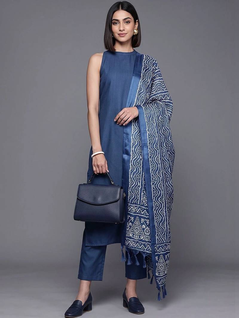women ethnic motifs regular cotton kurta with trousers & with dupatta