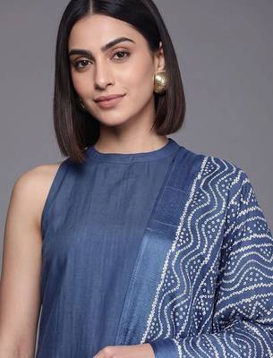 women ethnic motifs regular cotton kurta with trousers & with dupatta 2