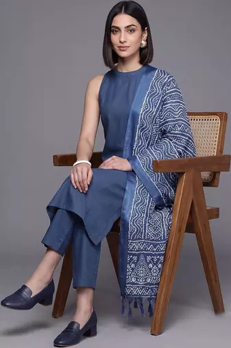 women ethnic motifs regular cotton kurta with trousers & with dupatta