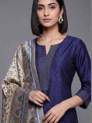 women ethnic motifs regular kurta with trousers & with dupatta 2