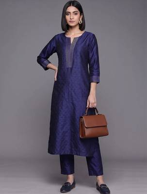 women ethnic motifs regular kurta with trousers & with dupatta 3