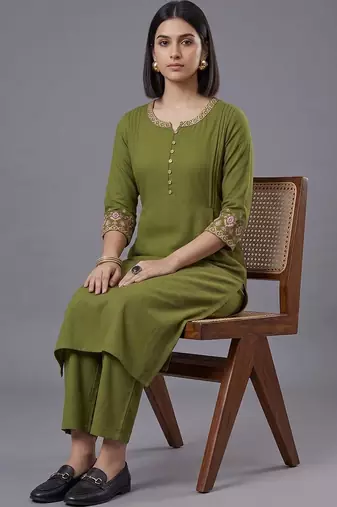 women ethnic motifs embroidered regular thread work kurta with trousers