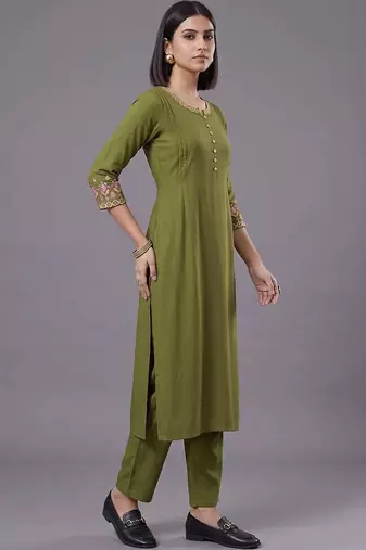 women ethnic motifs embroidered regular thread work kurta with trousers