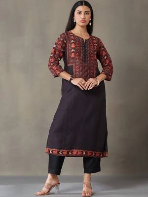 women ethnic motifs printed regular kurta with trousers 1
