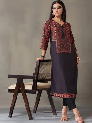 women ethnic motifs printed regular kurta with trousers 2