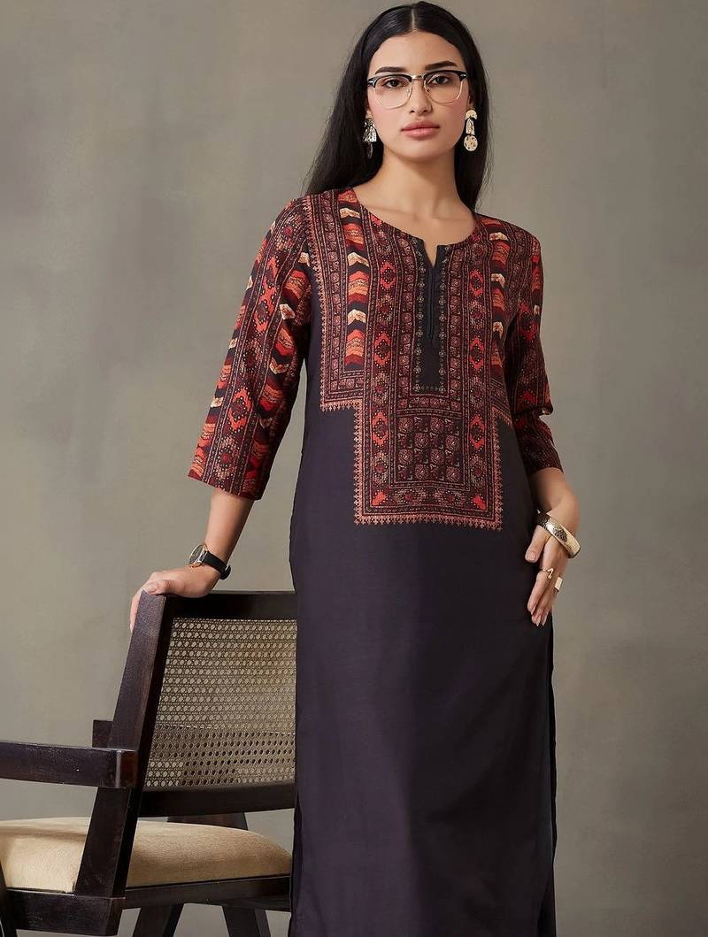 women ethnic motifs printed regular kurta with trousers