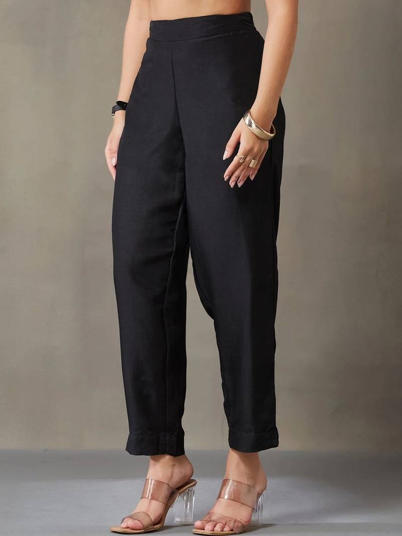 women ethnic motifs printed regular kurta with trousers