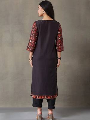 women ethnic motifs printed regular kurta with trousers 7