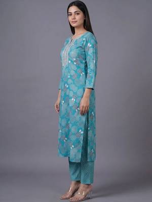 women ethnic motifs printed regular thread work cotton kurta with trousers & with dupatta 2