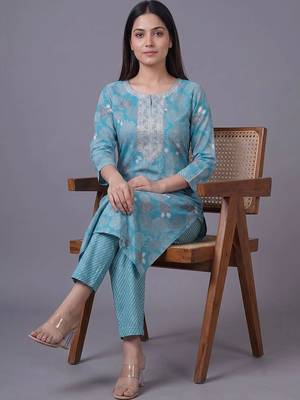 women ethnic motifs printed regular thread work cotton kurta with trousers & with dupatta 4