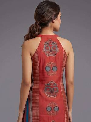 women ethnic motifs printed regular kurta with trousers 5