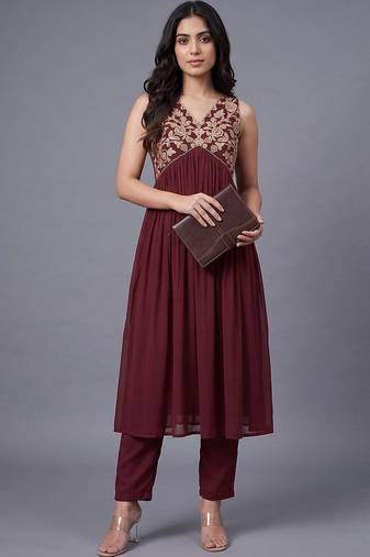 women ethnic motifs embroidered empire thread work kurta with trousers