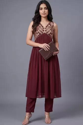 women ethnic motifs embroidered empire thread work kurta with trousers