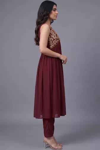 women ethnic motifs embroidered empire thread work kurta with trousers