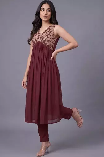 women ethnic motifs embroidered empire thread work kurta with trousers
