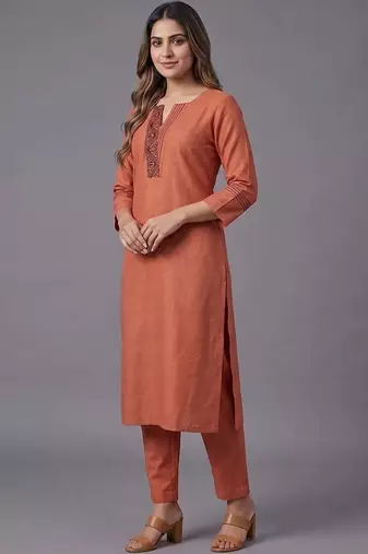 women ethnic motifs embroidered regular thread work kurta with trousers