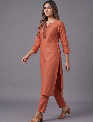 women ethnic motifs embroidered regular thread work kurta with trousers 6