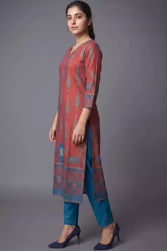 women ethnic motifs printed regular chanderi silk kurta with trousers