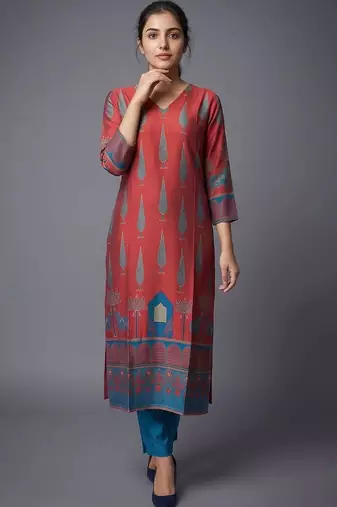 women ethnic motifs printed regular chanderi silk kurta with trousers