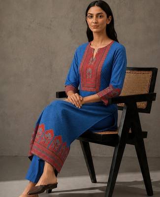 women ethnic motifs printed regular kurta with trousers 4