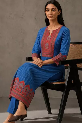 women ethnic motifs printed regular kurta with trousers