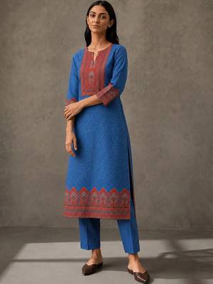 women ethnic motifs printed regular kurta with trousers 6