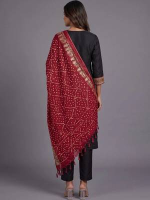 women ethnic motifs embroidered regular mirror work kurta with trousers & with dupatta 3
