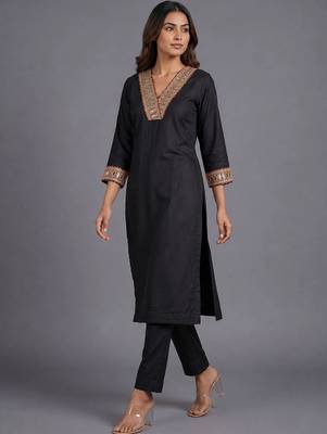 women ethnic motifs embroidered regular mirror work kurta with trousers & with dupatta 5