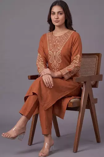 women ethnic motifs embroidered regular thread work kurta with trousers