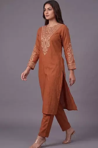 women ethnic motifs embroidered regular thread work kurta with trousers