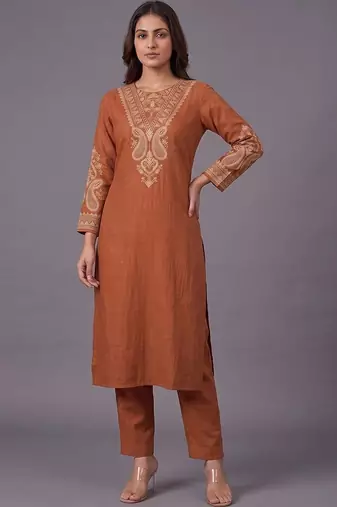 women ethnic motifs embroidered regular thread work kurta with trousers