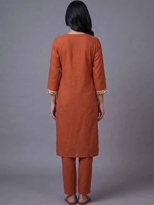 women regular mirror work kurta with trousers 3