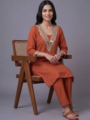 women regular mirror work kurta with trousers 4