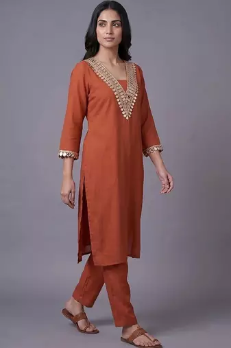 women regular mirror work kurta with trousers