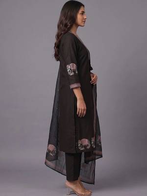 women ethnic motifs embroidered regular thread work kurta with trousers & with dupatta 2